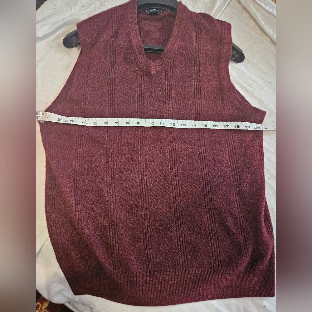 Dockers Men's V-Neck Sweater Vest - Burgundy